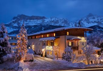 Boutique Hotel Dolomit has Balcony rooms