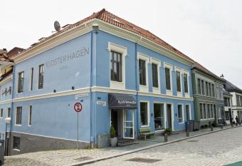 Klosterhagen Hotel allows 18 year olds to book a room