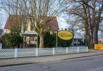 Restaurant Trocadero allows 18 year olds to book a room