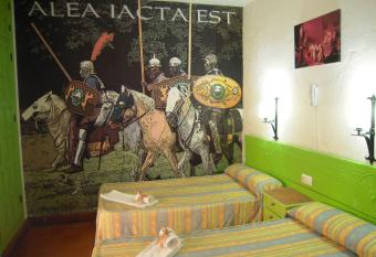 Hostal Tem  tico El Cid has Balcony rooms