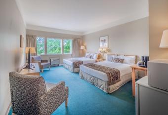 The Cedars Inn Hotel & Convention Centre allows 18 year olds to book a room