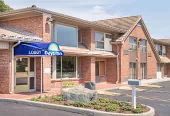 Days Inn by Wyndham New Haven has Smoking rooms