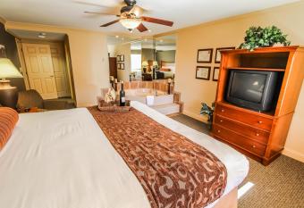 InnSeason Resorts Pollard Brook has rooms with a private hot tub