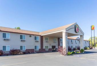 Super 8 by Wyndham Blackfoot has Smoking rooms