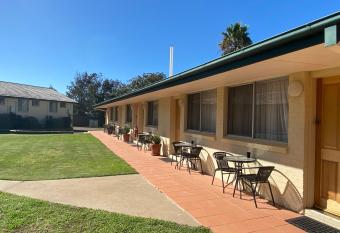 The Aston Motel Tamworth has Balcony rooms