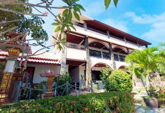 Lotus Friendly Hotel allows 18 year olds to book a room