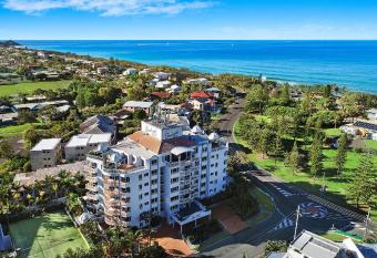 Beachside Resort Kawana Waters has Balcony rooms