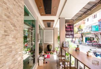 Queen Boutique Hotel allows 18 year olds to book a room