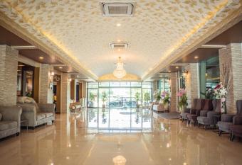 Blue Sky Residence Airport has Balcony rooms