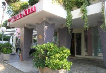 Hotel Julia has Balcony rooms