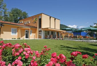 Garni Hotel Siesta allows 18 year olds to book a room