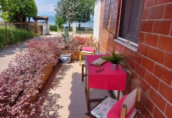 Bnbook Lago Maggiore Studio 2 allows 18 year olds to book a room