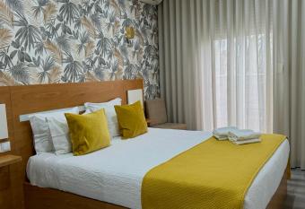 GuestHouse Marqu  s has Balcony rooms