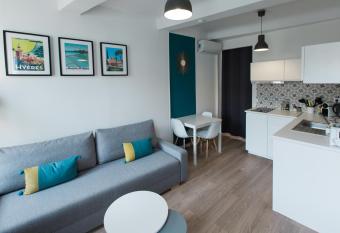 le petit hyerois allows 18 year olds to book a room