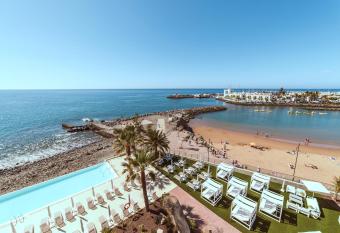 Cordial Muelle Viejo allows 18 year olds to book a room