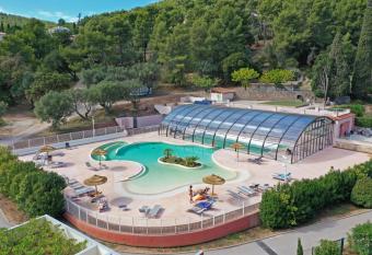 Domaine des Gueules Cassees allows 18 year olds to book a room