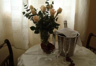 Pousada Aldeia dos Sonhos has rooms with a private hot tub