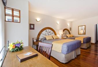 El Rodeo Estancia Boutique Hotel & Steakhouse allows 18 year olds to book a room