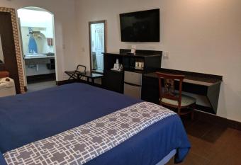 Americas Best Value Inn - Brownsville has Smoking rooms