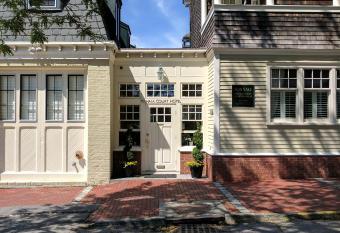 Pelham Court Hotel has Balcony rooms