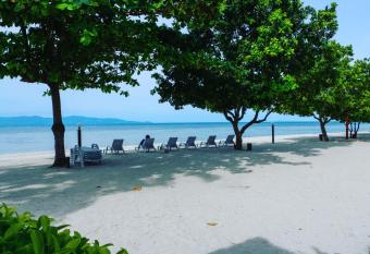 Rung Arun Resort has Balcony rooms