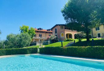 Villa Santa Caterina has Balcony rooms