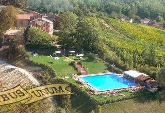 Agriturismo Villa Pallavicini allows 18 year olds to book a room