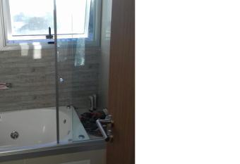 LOOK BRAVA 408 has rooms with a private hot tub