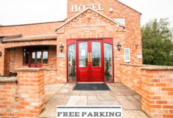 OYO White Horse Lodge Hotel allows 18 year olds to book a room