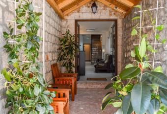 Hostel Sinj allows 18 year olds to book a room