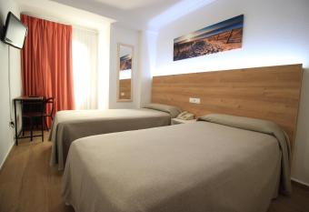 Hostal Pensimar allows 18 year olds to book a room