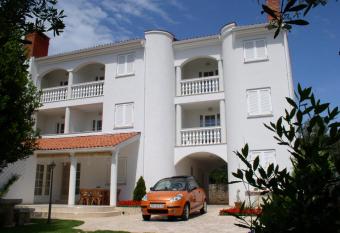 Apartments Paloma Blanca has Balcony rooms