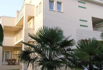 Apartments Oaza Regi has Balcony rooms
