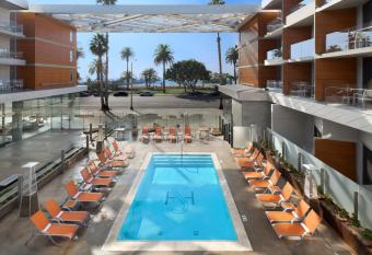 Shore Hotel has Balcony rooms