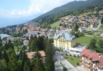 Hotel Vittoria has Balcony rooms
