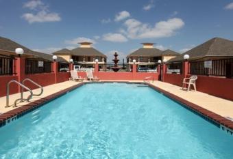 Guest Inn San Benito/Harlingen allows 18 year olds to book a room