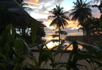 Benjamin s Hut has Balcony rooms