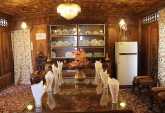 Wangnoo Worth Houseboats has Balcony rooms