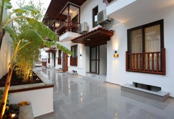 Alp Suites Pinehill has Balcony rooms