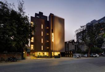 Hotel Carrefour allows 18 year olds to book a room