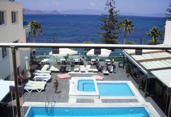 Bristol Sea View Apartments has Balcony rooms