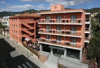 Tossa Beach Center has Balcony rooms