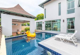AnB-Glass House pool villa-3BR close to Jomtien beach has Balcony rooms