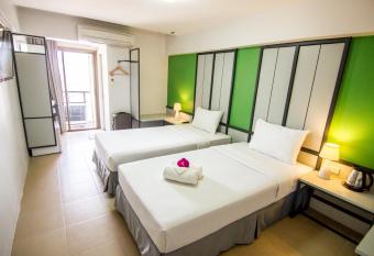 Regent Ngamwongwan Hotel has Balcony rooms