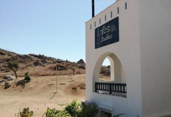 Lofos Studios has Balcony rooms