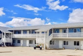 Twilight Country Motel allows 18 year olds to book a room