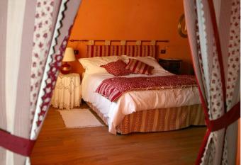 La Quiete Bed & Breakfast has rooms with a private hot tub