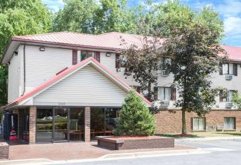 Super 8 by Wyndham Waldorf has Smoking rooms