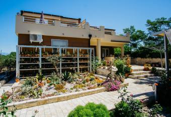 Apartmani Kobi has Balcony rooms