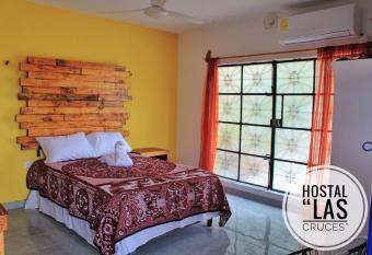 Hostal Las Cruces has Balcony rooms